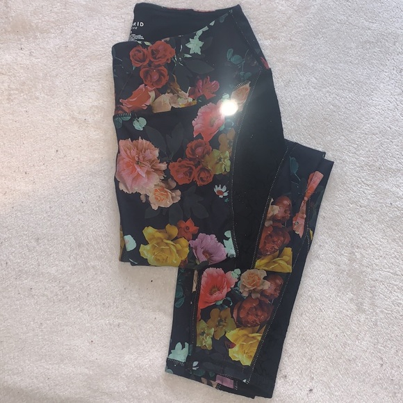Torrid full length floral active legging. - Picture 5 of 10